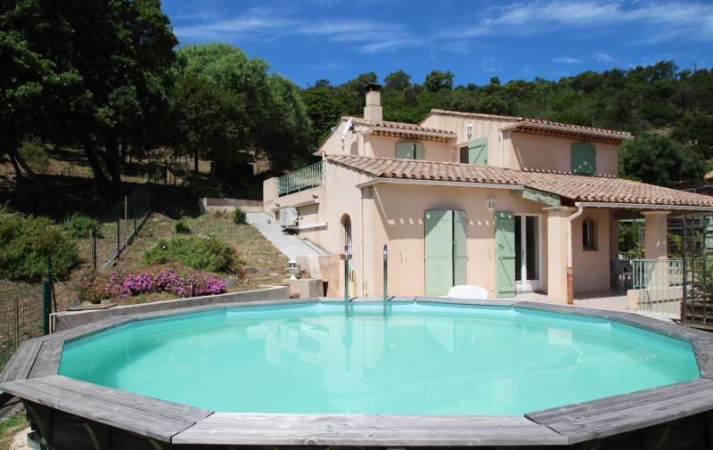 villa provençale vue mer et collines terrain et piscine Cavalière