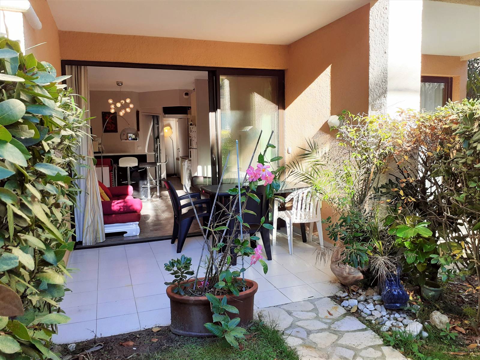 Agence immobilière pour une location saisonnière avec piscine à Cavalière dans le Lavandou