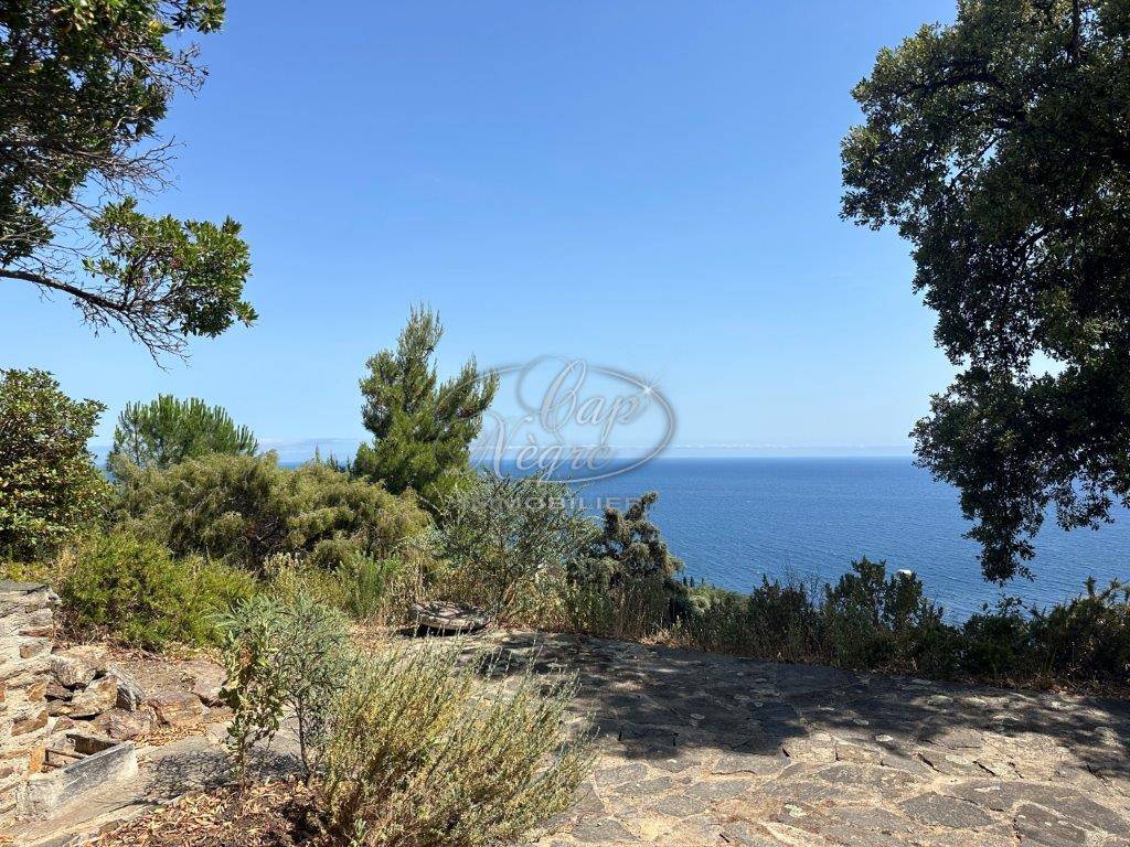 Loft avec cuisine équipée neuve à acheter La Fossette dans le Lavandou