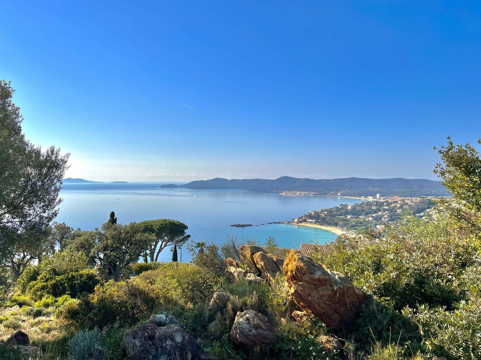 Appartement à vendre sur le bord de mer au Lavandou, Golfe de Saint-Tropez, Provence Verte