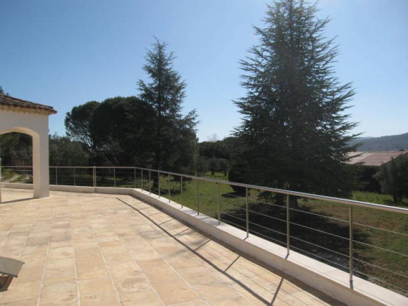 MAGNIFIQUE PROPRIÉTÉ EN PROVENCE VERTE AVEC TERRAIN D'OLIVIERS - BRIGNOLES