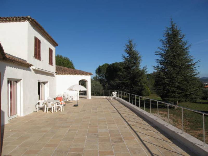 MAGNIFIQUE PROPRIÉTÉ EN PROVENCE VERTE AVEC TERRAIN D'OLIVIERS - BRIGNOLES