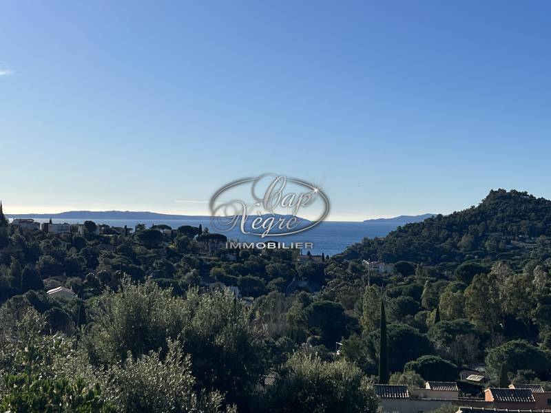VENDU PAR CAP NÈGRE - EXCLUSIVITÉ PRAMOUSQUIER - RÉSIDENCE AVEC PISCINE - CHARMANT MAZET VUE MER