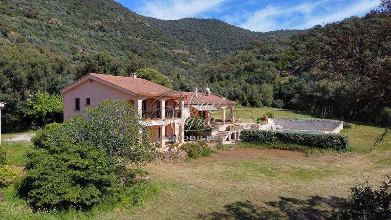maison avec grand terrain à vendre au Lavandou