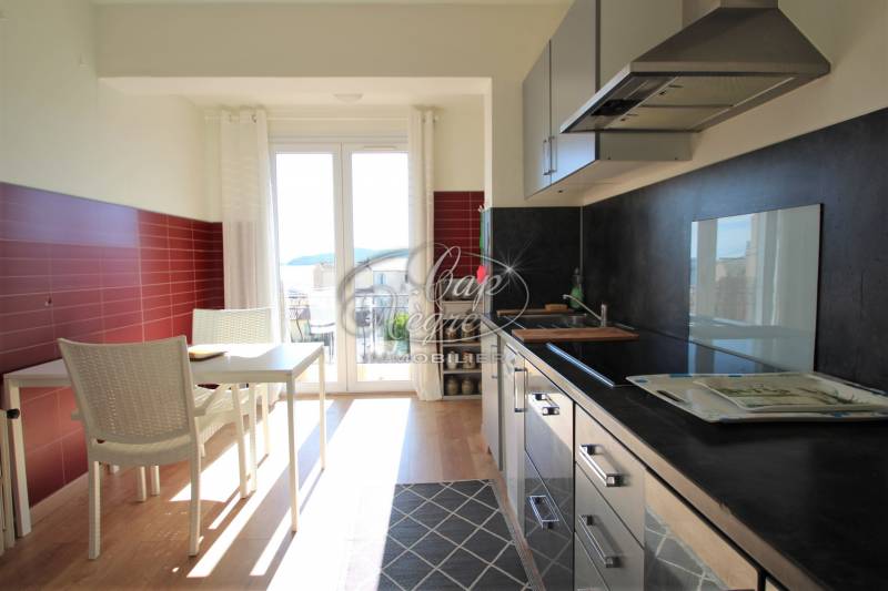 IMMEUBLE  AVEC VUE MER  AU CENTRE DU LAVANDOU - RARE A LA VENTE