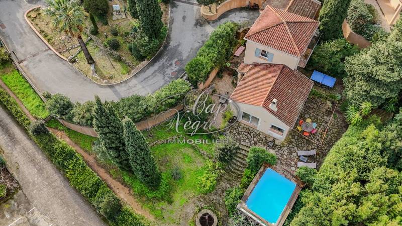 EXCLUSIVITÉ - MAISON 4 CHAMBRES  AVEC PISCINE À VENDRE SAINT-CLAIR