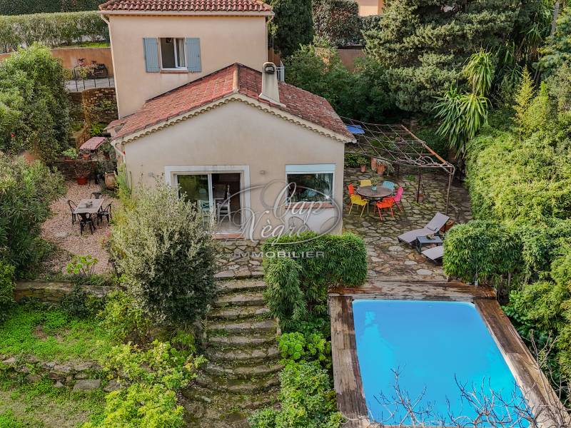 EXCLUSIVITÉ - MAISON 4 CHAMBRES  AVEC PISCINE À VENDRE SAINT-CLAIR