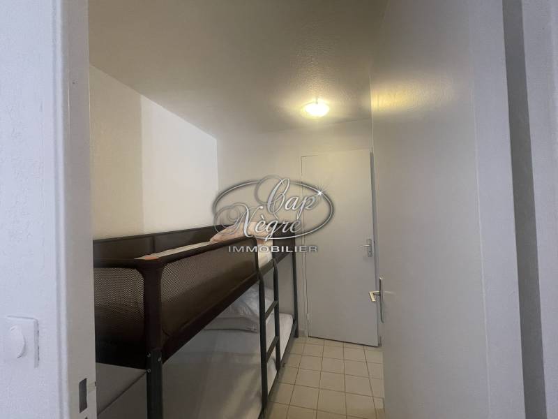 VENDU - GRAND ESPACE EXTÉRIEUR POUR CET APPARTEMENT AVEC PARKING ET CAVE - CAVALIÈRE