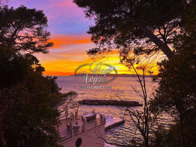  MAISON PIEDS DANS L'EAU POUR 10 PERSONNES AVEC PORT PRIVÉ À CAVALIÈRE