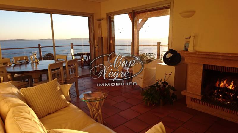 Séjour en double exposition avec magnifique vue mer