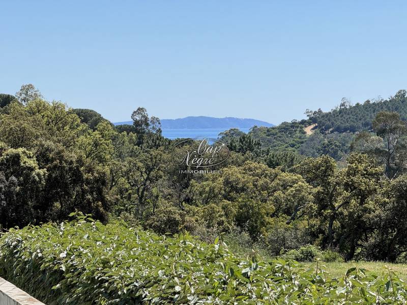 villa vue mer à vendre à cavalière