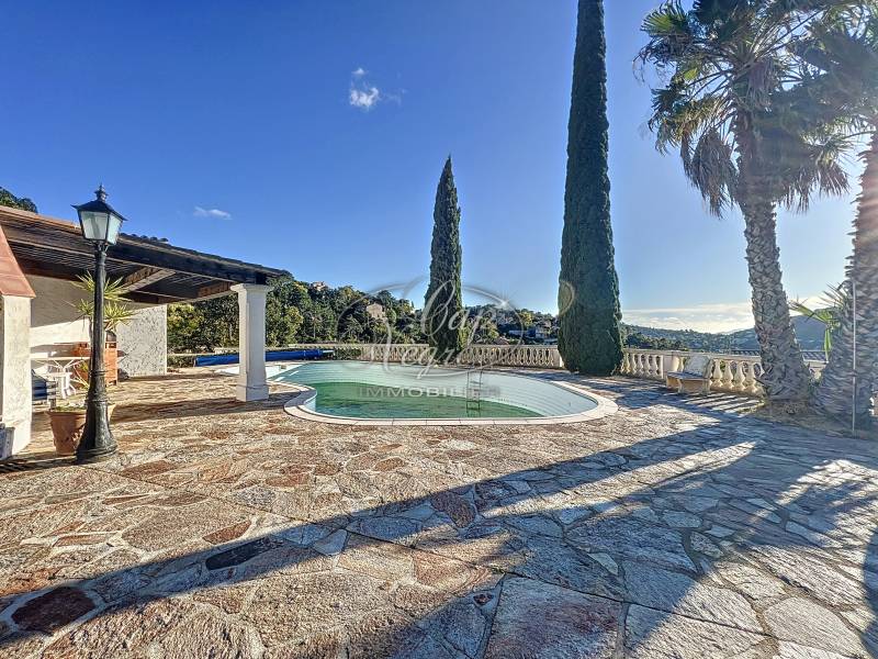 RAYOL CANADEL - PROPRIÉTÉ VUE MER ET COLLINES