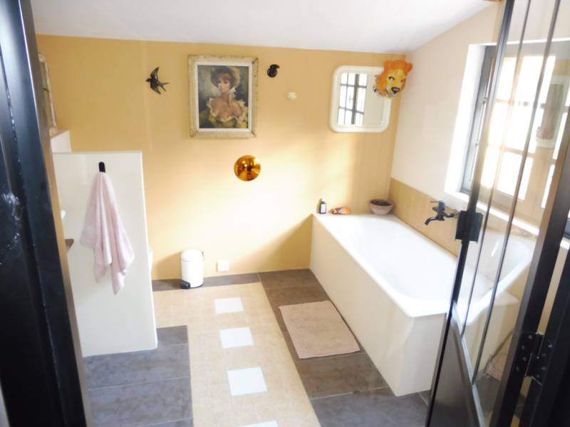 PROPRIÉTÉ SUR 3 NIVEAUX AVEC TERRAIN ARBORÉ - BORMES-LES-MIMOSAS