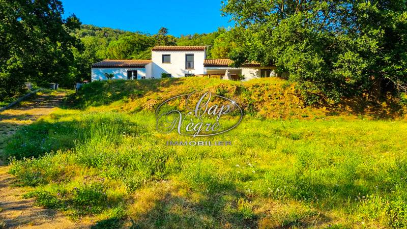 MAISON DE 170M² À VENDRE AU COEUR DE LA NATURE DE COLLOBRIÈRES