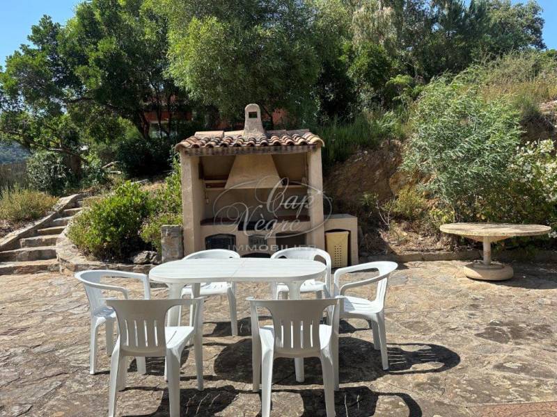 PROPRIETE A VENDRE AU RAYOL-CANADEL PROPRIETE VUE MER RAYOL-CANADEL