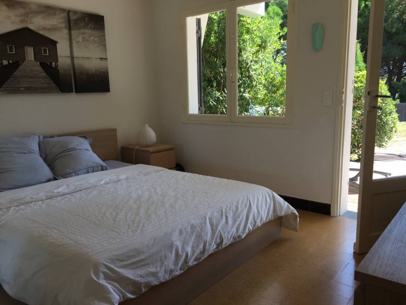 chambre donnant sur jardin et piscine Pramousquier Var