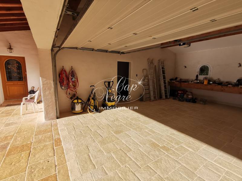 BRIGNOLES (83) - PROPRIÉTÉ CHAMPÊTRE RÉCENTE