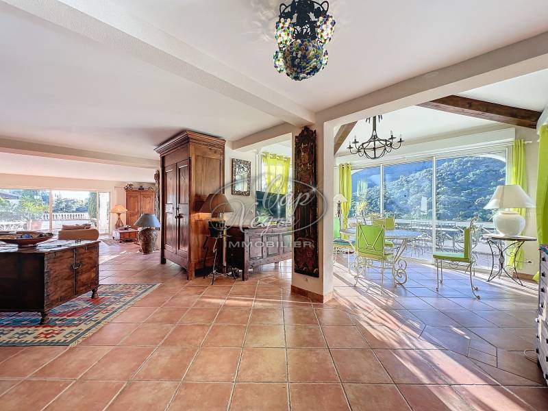 RAYOL CANADEL - PROPRIÉTÉ VUE MER ET COLLINES