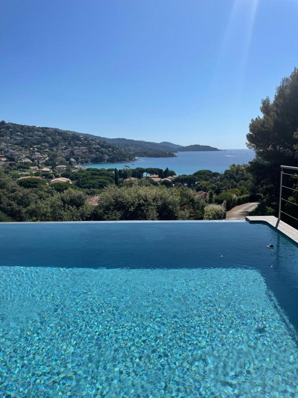 Vendu en moins de 48h. Villa moderne vue mer plage à 150m  piscine. Vendu meublée et équipée.