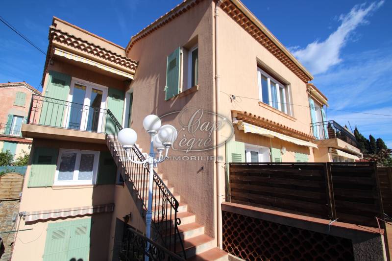 vends 4 appartements dans un même immeuble au centre du Lavandou