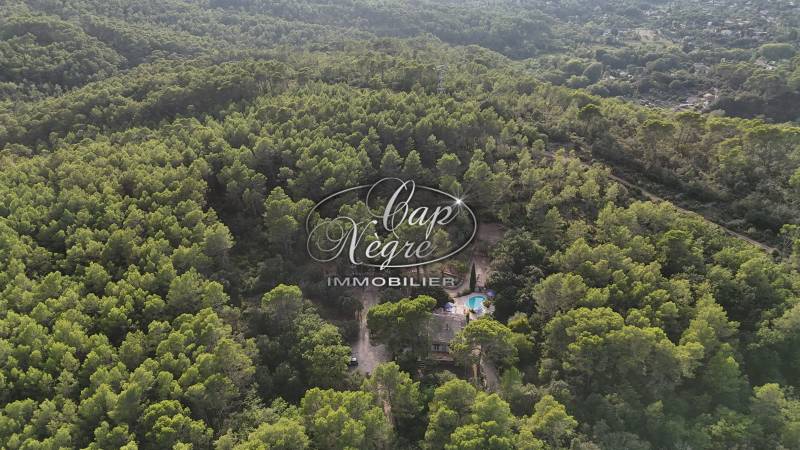 BERGERIE RÉNOVÉE À VENDRE AVEC MAZET PROCHE LAC DE CARCÈS