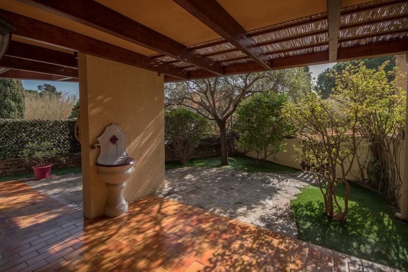 2 PIECES REZ DE  JARDIN T2 PROCHE DE LA PLAGE -PARKING PRIVE ET CAVE.