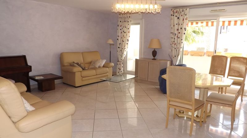 APPARTEMENT T4 LE LAVANDOU