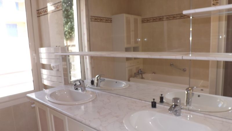 APPARTEMENT T4 LE LAVANDOU