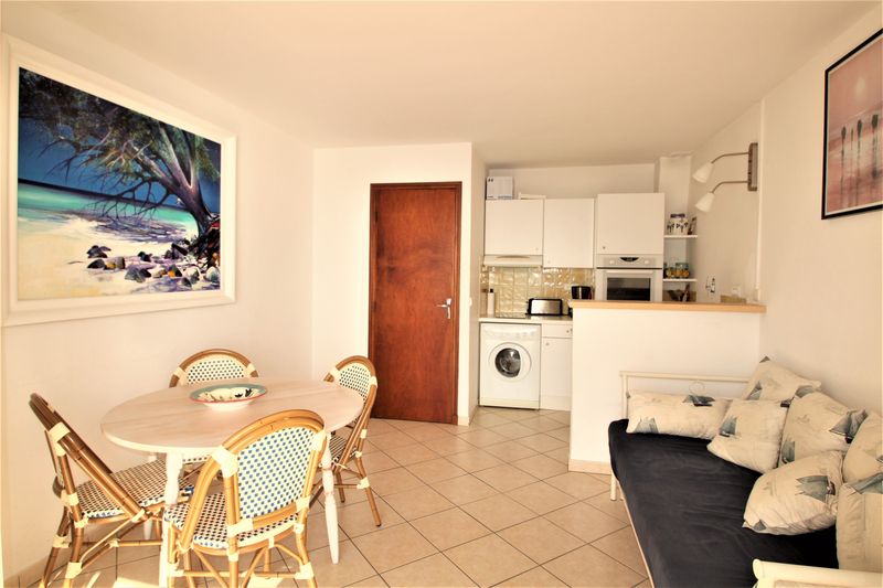 APPARTEMENT T2 LE LAVANDOU VUE MER PROCHE PLAGE