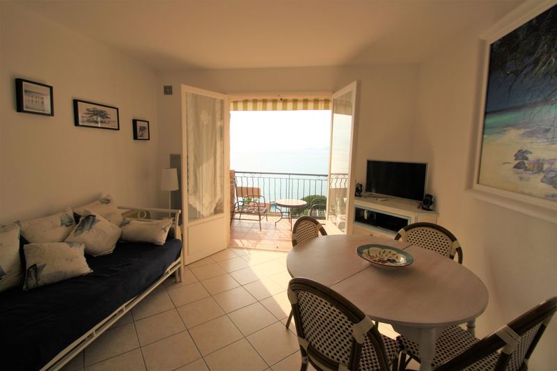 APPARTEMENT T2 LE LAVANDOU VUE MER PROCHE PLAGE