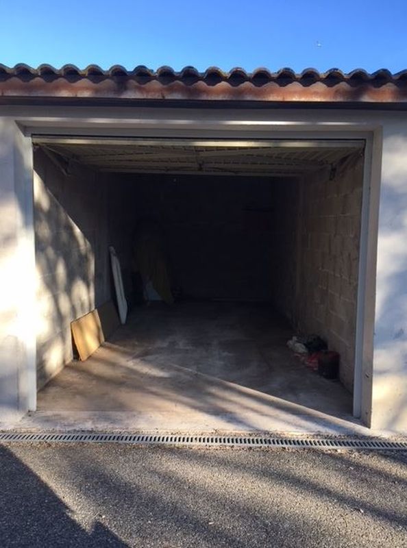 GARAGE  LE LAVANDOU