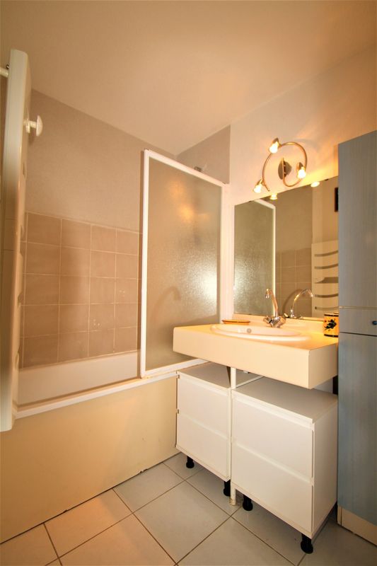 APPARTEMENT T2  LE LAVANDOU CABINE REZ DE JARDIN