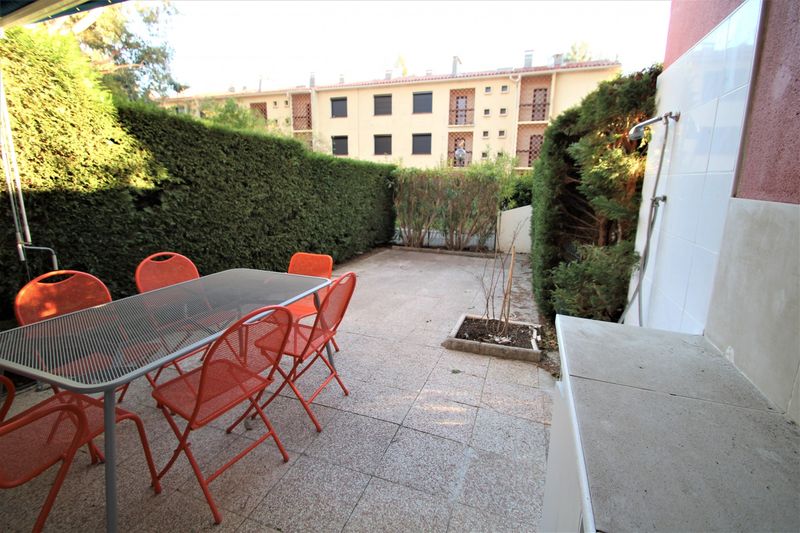 APPARTEMENT T2  LE LAVANDOU CABINE REZ DE JARDIN