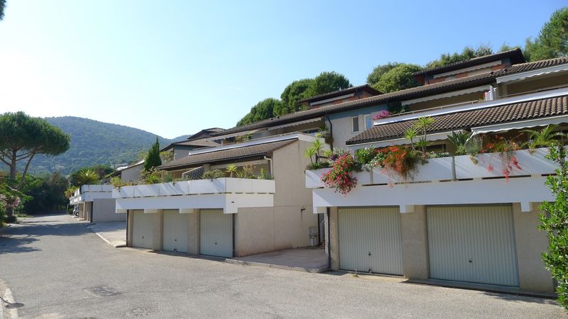 RESIDENCE AVEC PISCINE T2 CABINE GRANDE TERRASSE