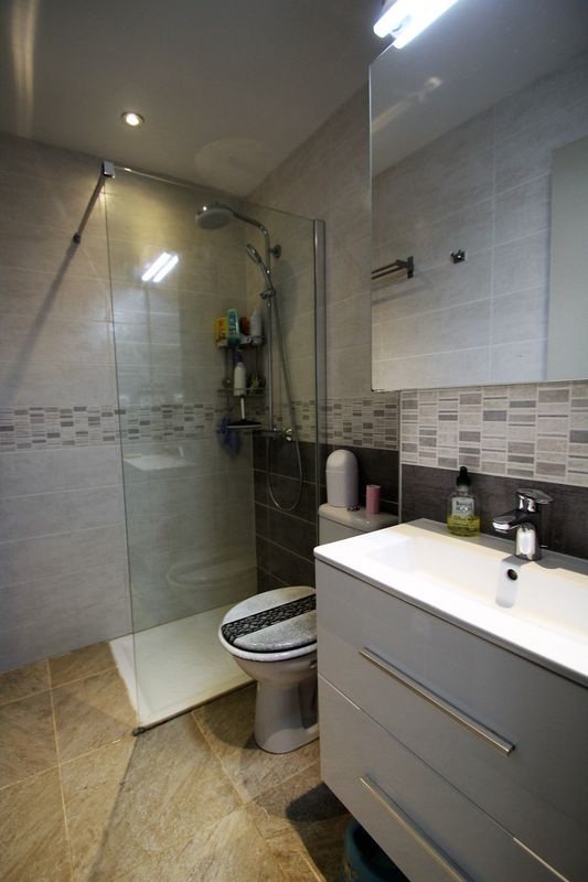 T2 REZ DE JARDIN REFAIT A NEUF A VENDRE PLACE PARKING PRIVE