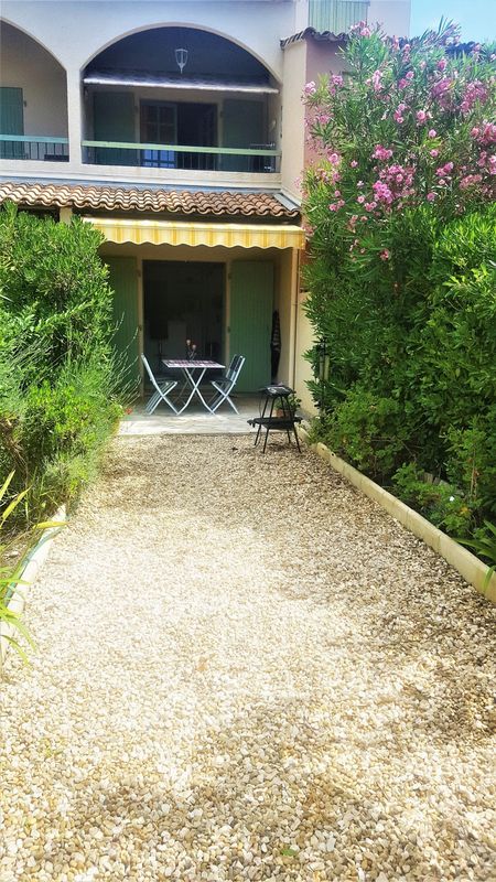 STUDIO REZ DE JARDIN  LE LAVANDOU - PRAMOUSQUIER