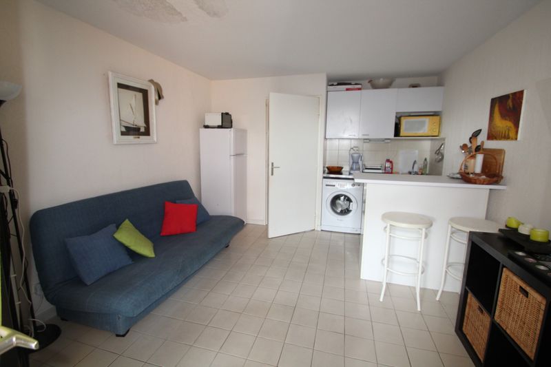 Proche mer et commerce T2 terrasse et parking Cavalière