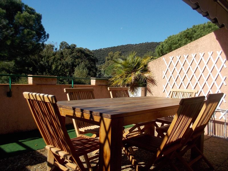 RESIDENCE PRIVEE PARKING PISCINE