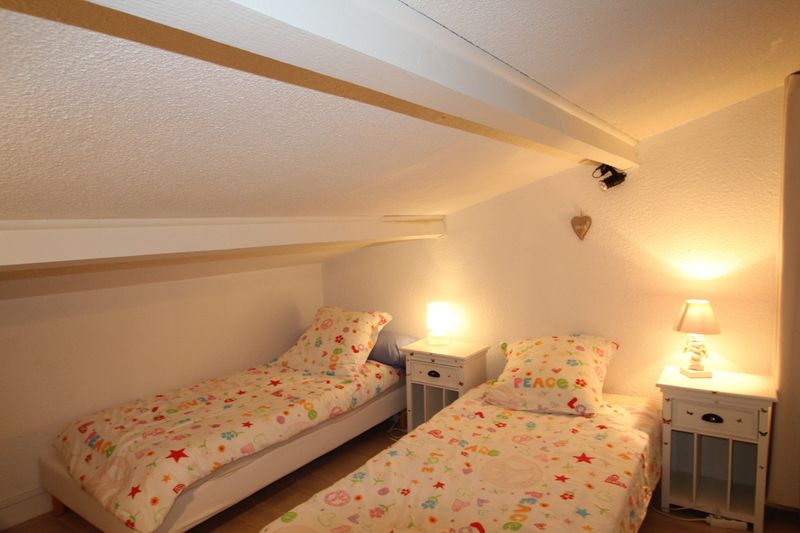 var T2 parking piscine résidence