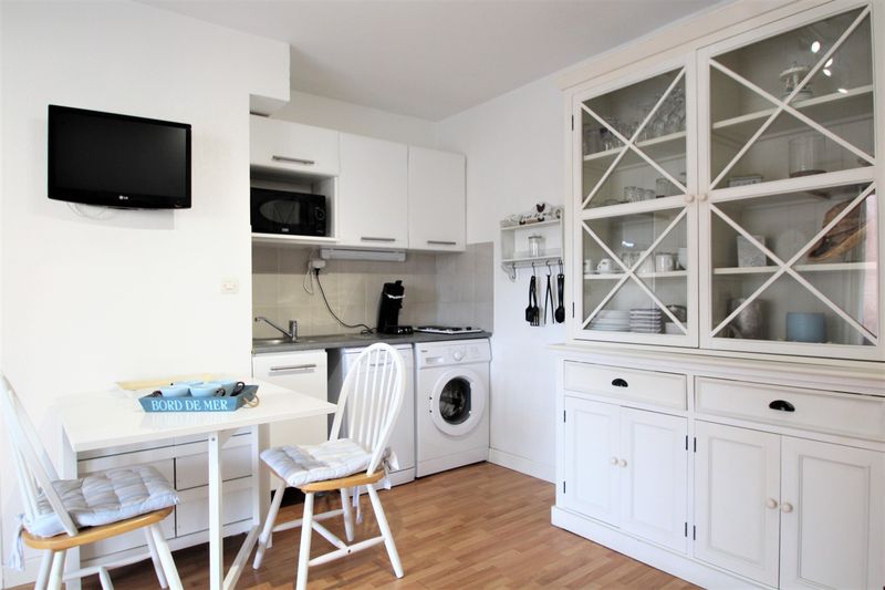 charmant studio avec terrasse résidence proche mer parking privé Cavalière