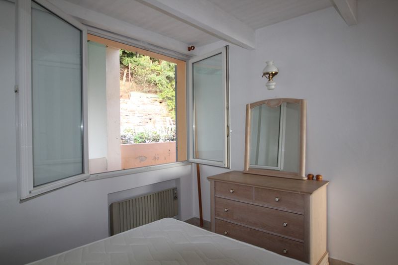 Vue mer proche commerces T3 MEZZANINE