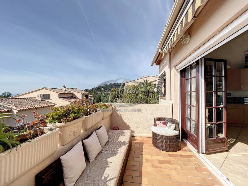 le lavandou Cavalière vue mer et plage à pieds