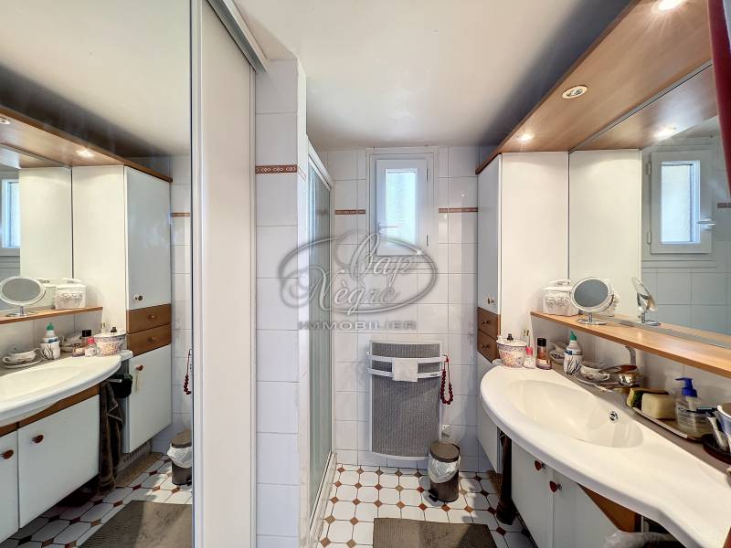 VENDU PAR CAP NÈGRE IMMOBILIER - CAVALIÈRE - T3 VUE MER AU CALME