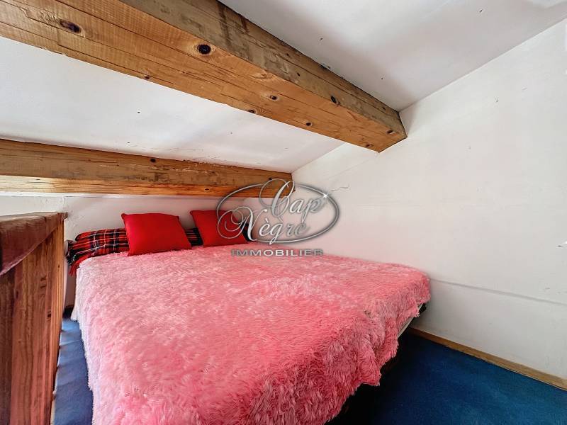 Maison à vendre au Lavandou, proche mer et centre-ville, avec terrain aménageable et potentiel rare