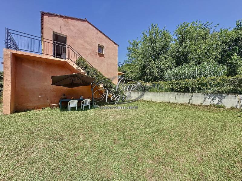 Maison à vendre au Lavandou, proche mer et centre-ville, avec terrain aménageable et potentiel rare