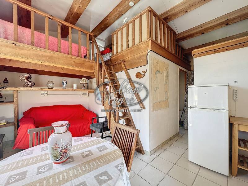 Maison à vendre au Lavandou, proche mer et centre-ville, avec terrain aménageable et potentiel rare