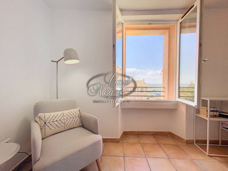 EXCLUSIVITÉ - BORMES-LES-MIMOSAS MAISON DE VILLAGE REFAITE À NEUF