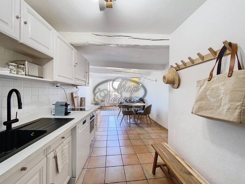 EXCLUSIVITÉ - BORMES-LES-MIMOSAS MAISON DE VILLAGE REFAITE À NEUF