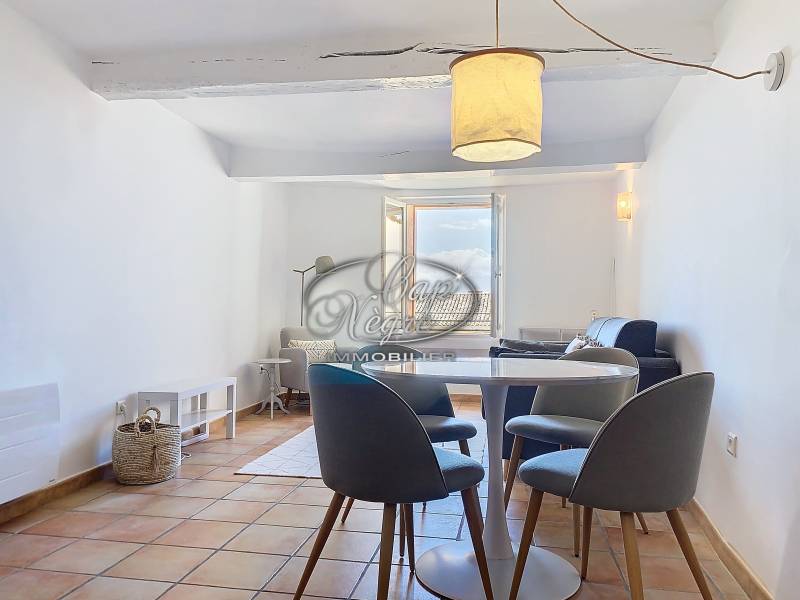 EXCLUSIVITÉ - BORMES-LES-MIMOSAS MAISON DE VILLAGE REFAITE À NEUF