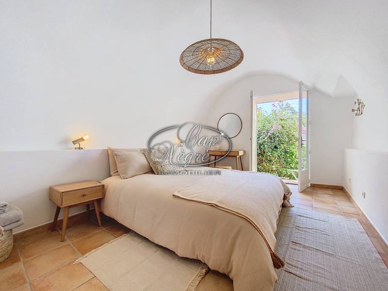 EXCLUSIVITÉ - BORMES-LES-MIMOSAS MAISON DE VILLAGE REFAITE À NEUF